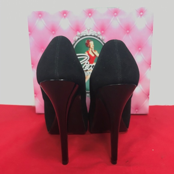 PinUp Couture Faux Suede Heels NIB - Picture 3 of 3